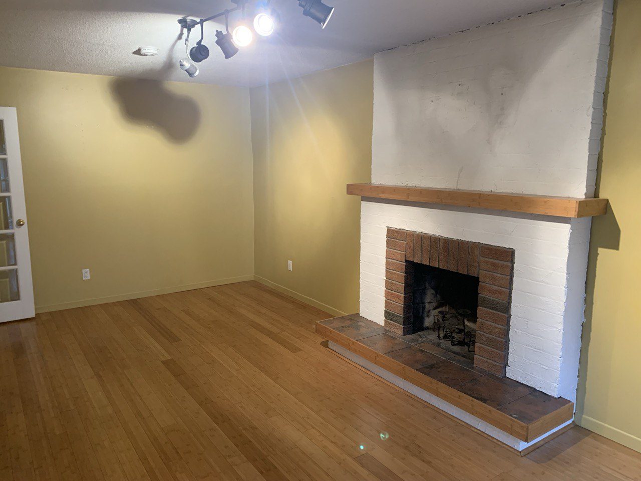 Living room before renovation